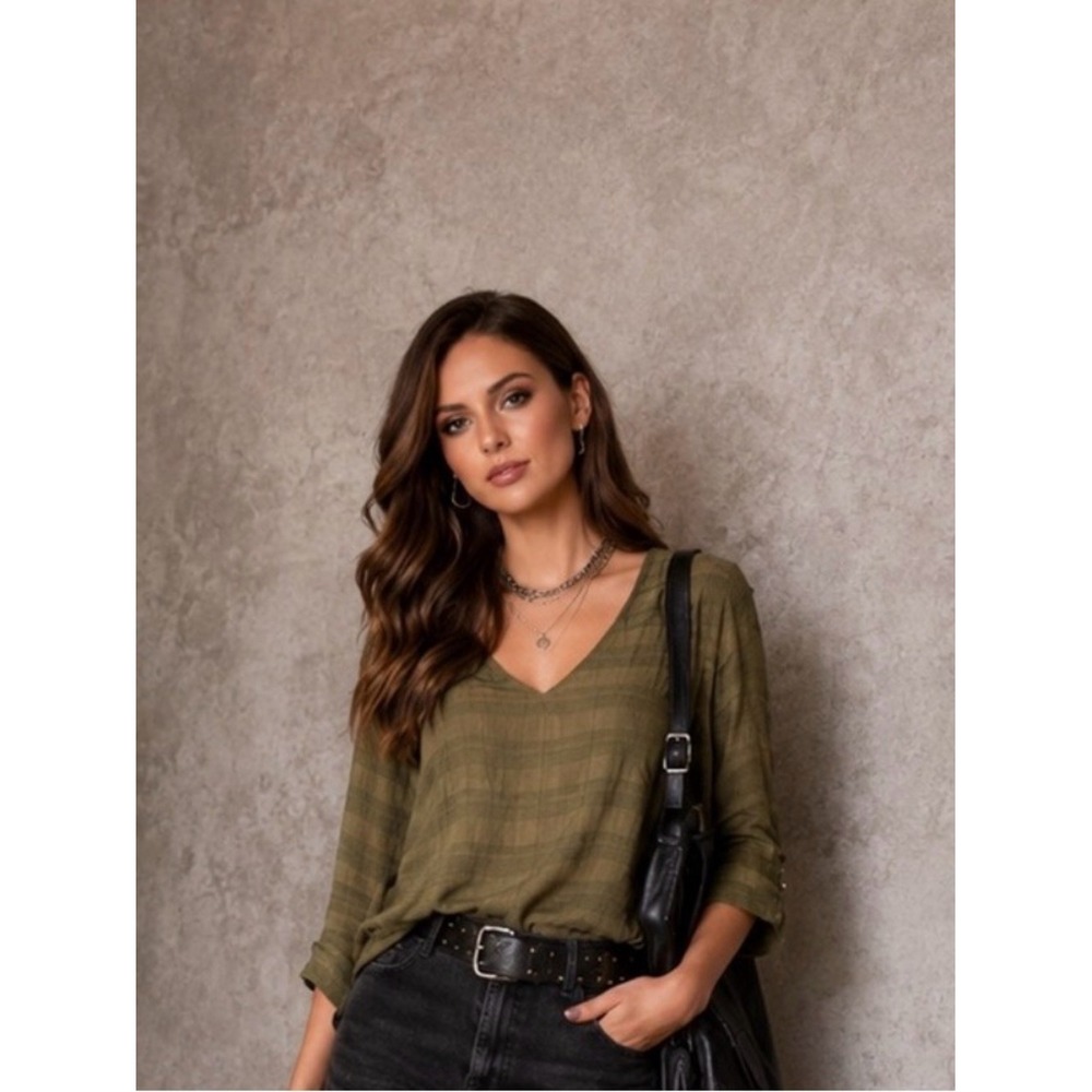 Collection by Bobeau Blouse Women Large Green Rayon Crinkle Texture V-Neck Top